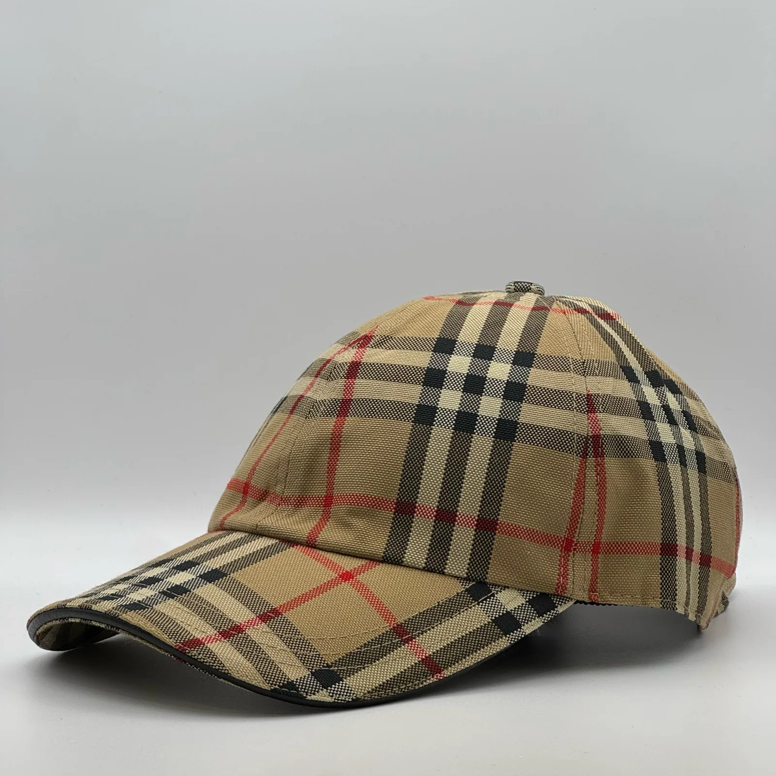 Archive beige vintage check Burberry cap, three-quarter front-right view.