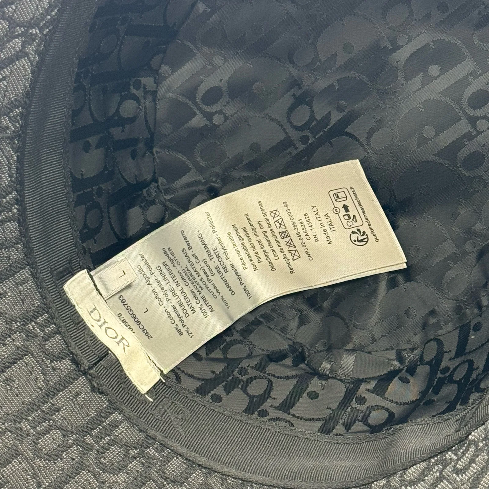 Close-up of the interior label on the black Dior Oblique bucket hat.