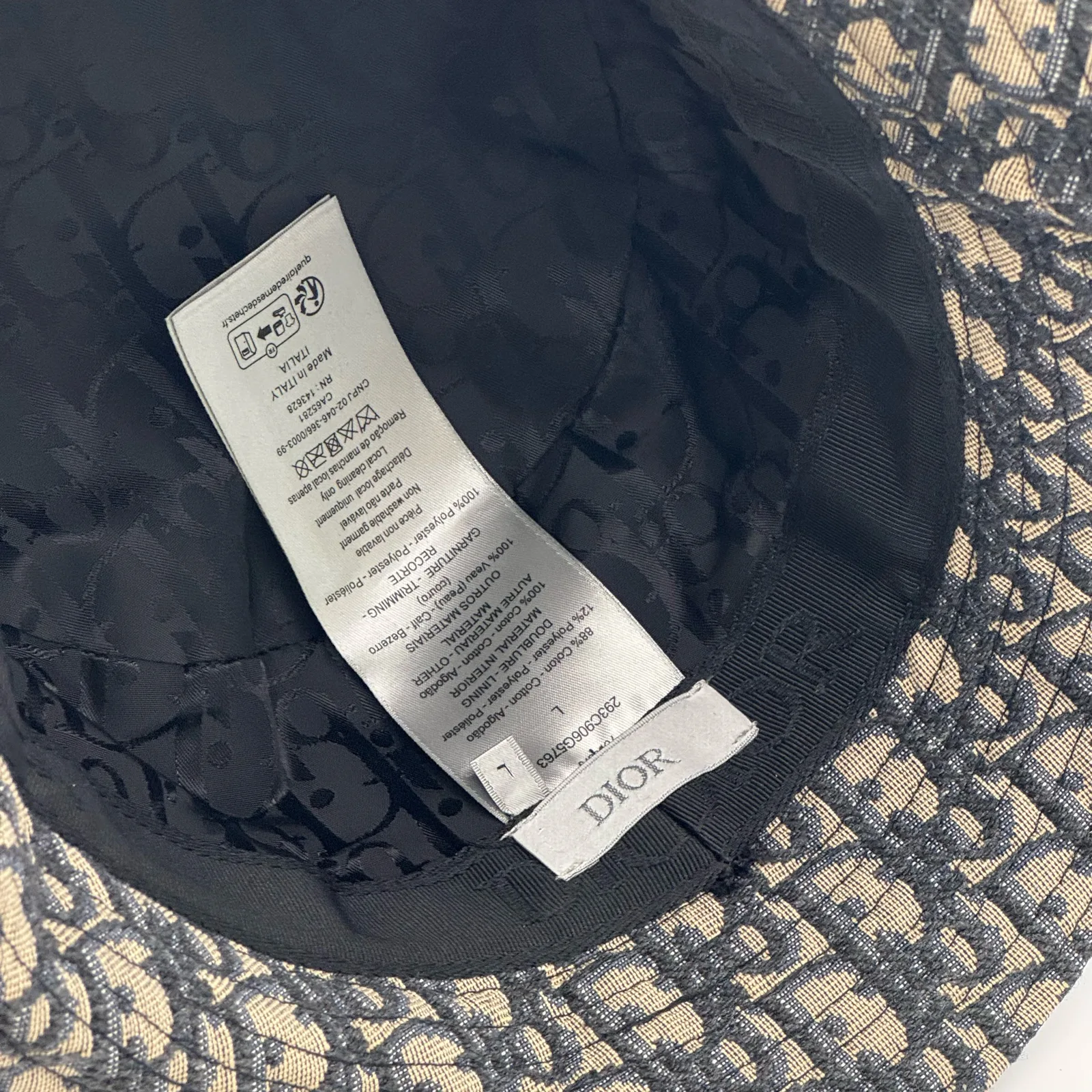 Close-up of the interior label on the Dior Oblique bucket hat.