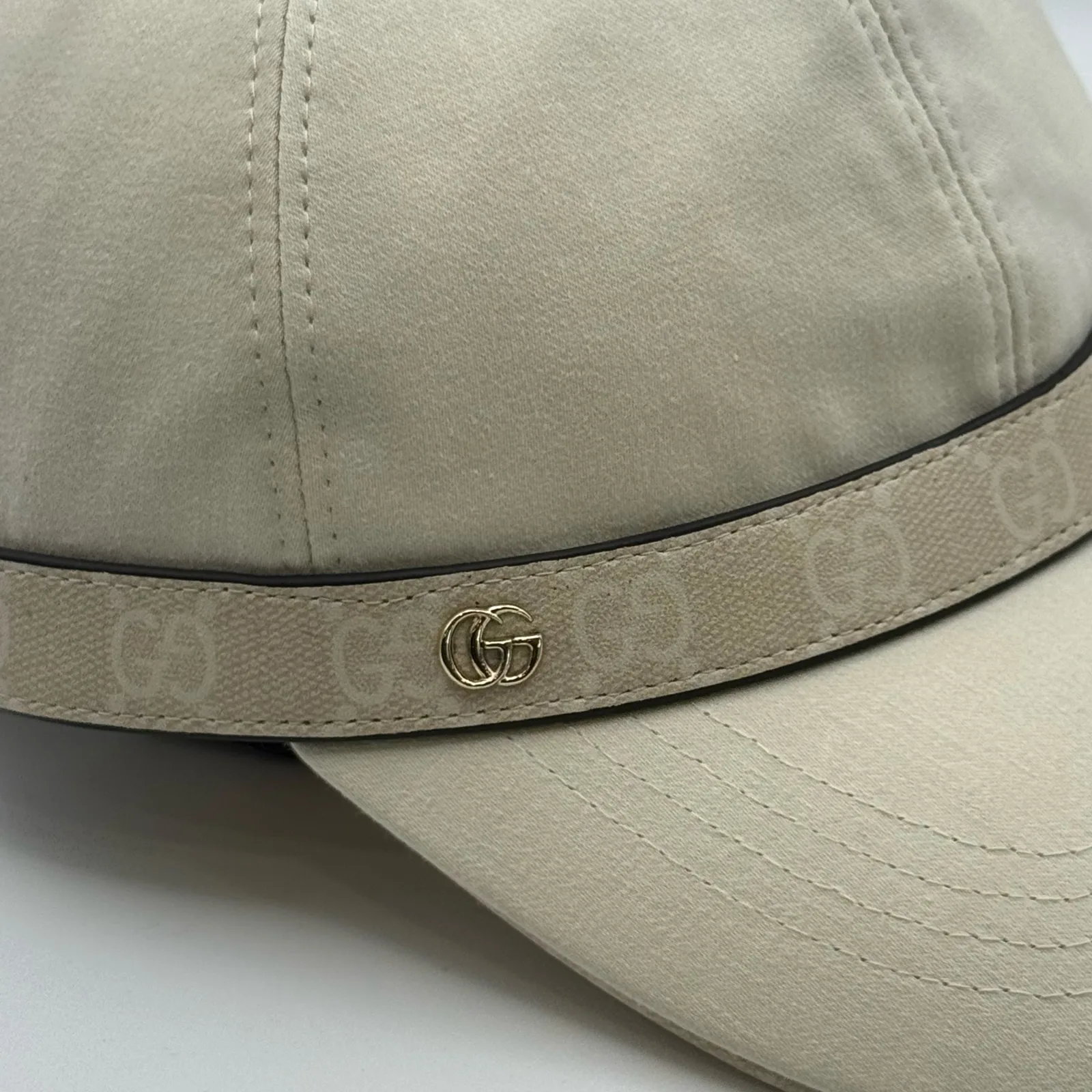 Close-up of GG canvas brim band and gold-tone logo