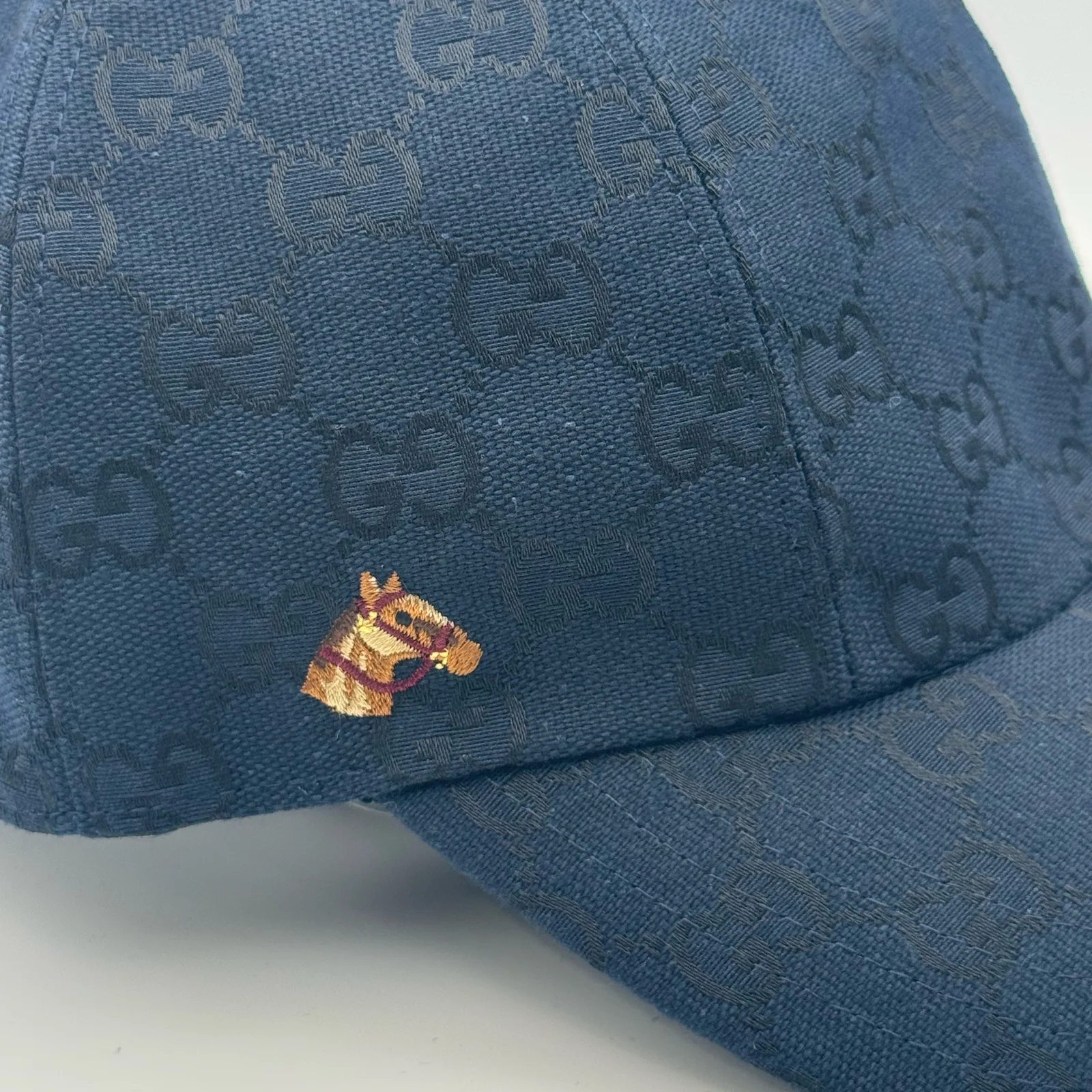 Navy GG canvas cap, close-up of the embroidered horse patch on the crown