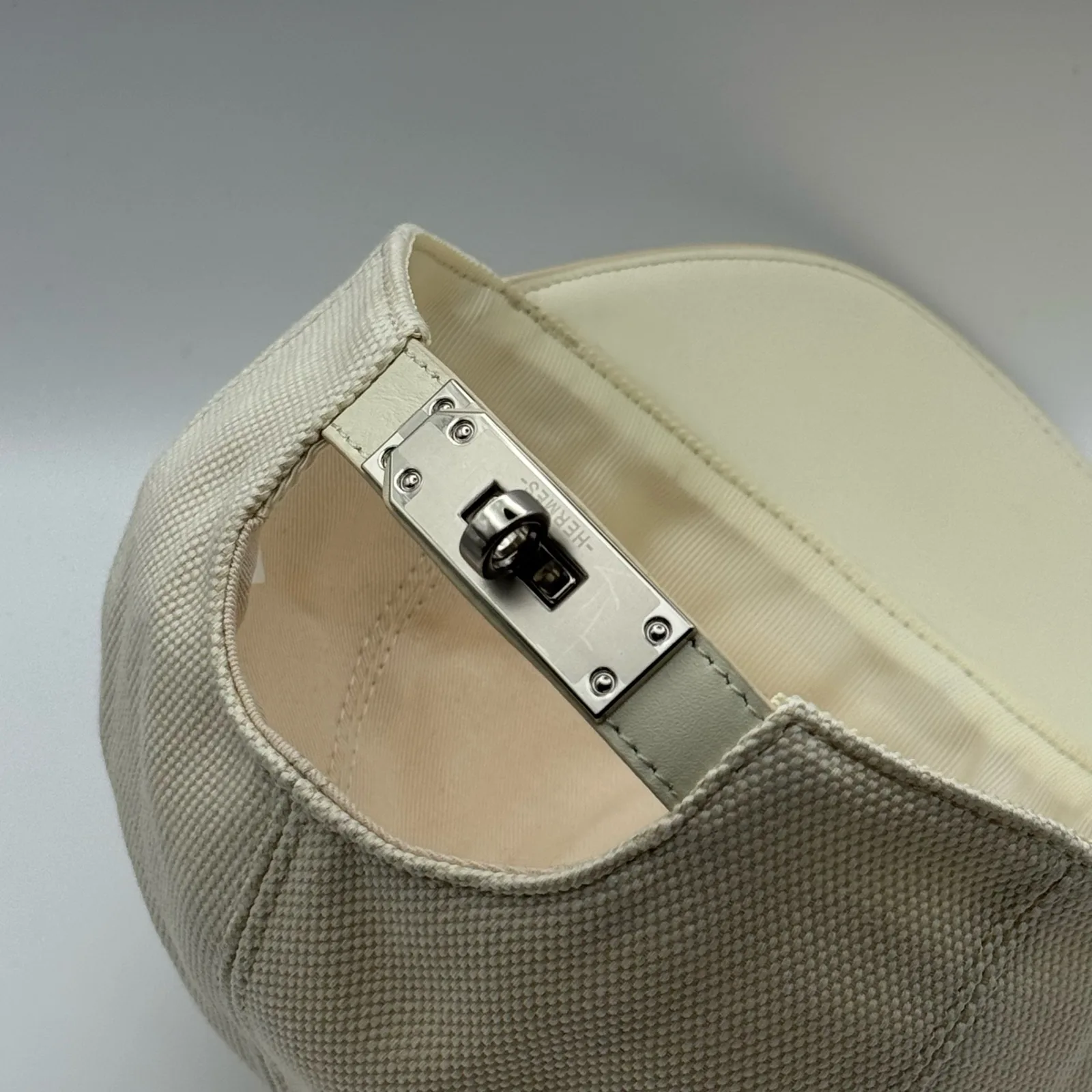 Close-up of the metal turn-lock buckle on the back strap.