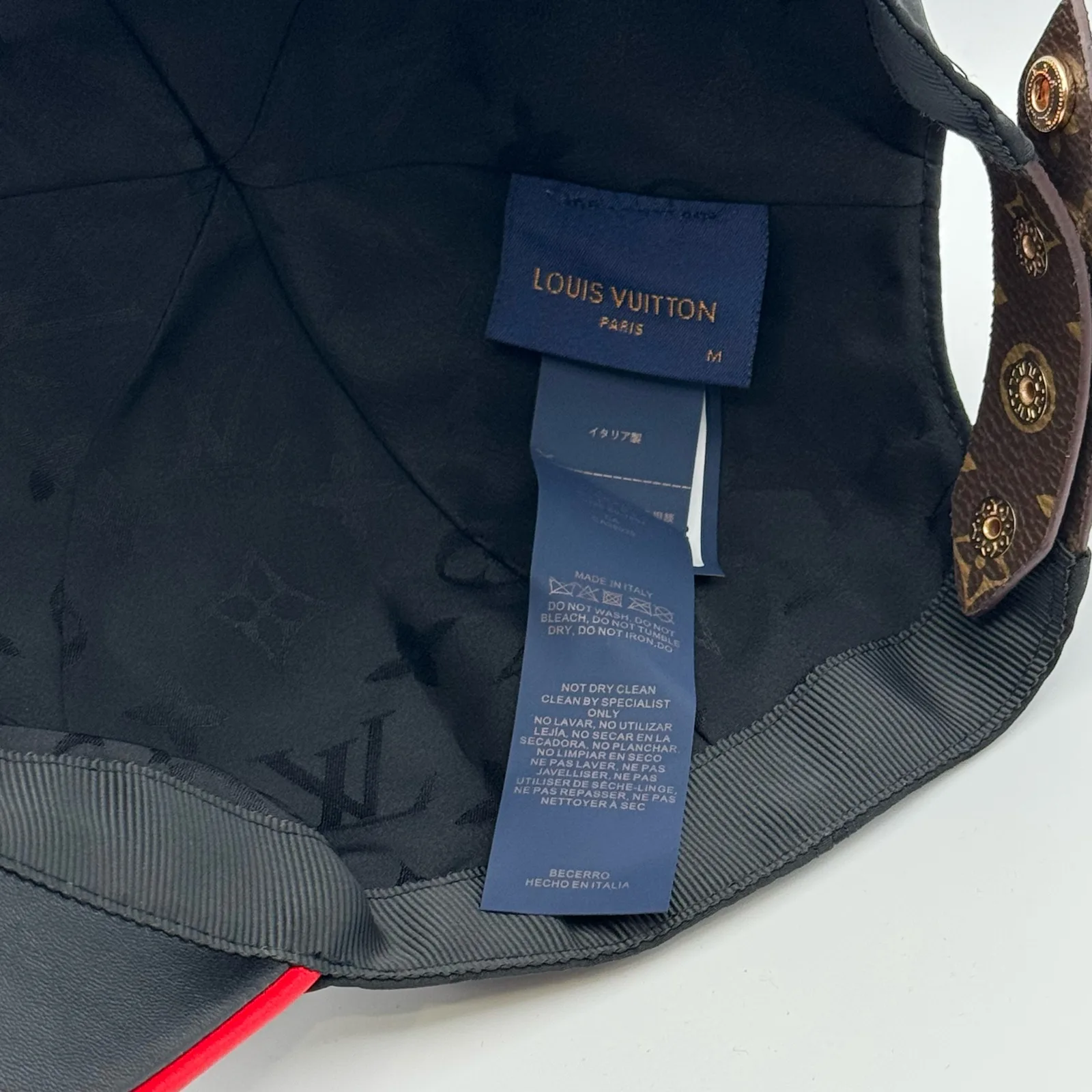 Inside view of the black Signature cap showing the brand tags.