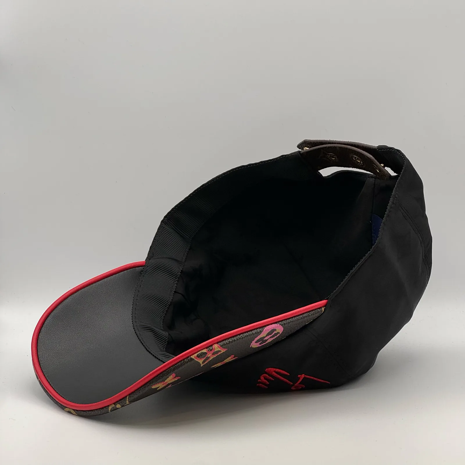 Close-up of the underbrim on the black Signature cap.